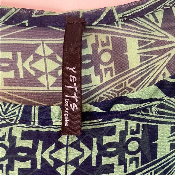 Green Blouse with Intricate Pattern and Asymmetrical Hem - Picture 2 of 7